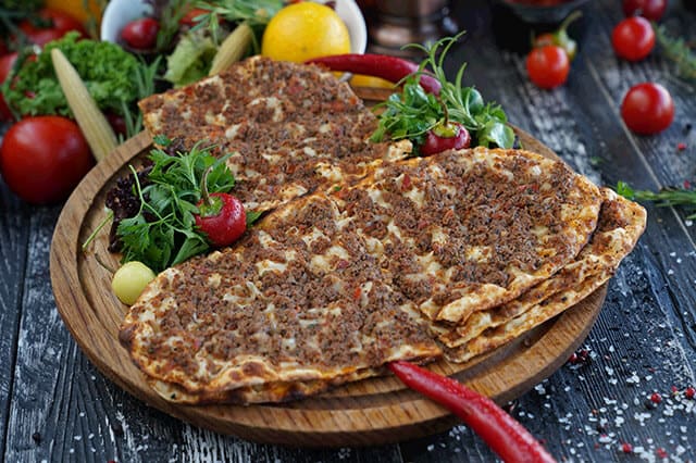 CEVİZLİ ÇITIR LAHMACUN